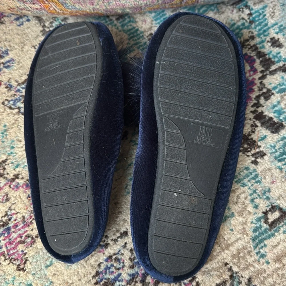 Fun deep blue I.N.C. Slippers with fizzy Pom gently preowned. - Picture 5 of 5